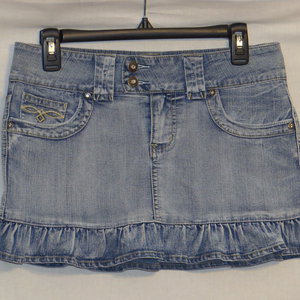 Ruffled mini skirt